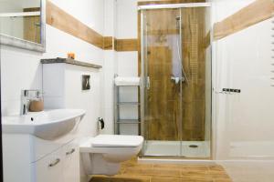 Ένα μπάνιο στο Silver Apartments +19 φωτογραφίες