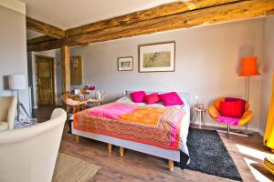 Кровать или кровати в номере Art-Lodge Kunstpension