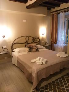 a bedroom with a bed with towels on it at Casa D'amore in Riomaggiore