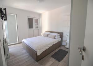 Postel nebo postele na pokoji v ubytování Lukas Central Apartment - Digital Nomads friendly