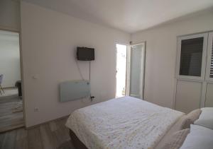 TV a/nebo společenská místnost v ubytování Lukas Central Apartment - Digital Nomads friendly