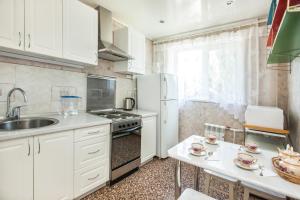 A cozinha ou cozinha compacta de Апартаменты на Московском 33