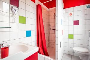 VILLA ZENITH Hostel - LA MAISON的一间浴室