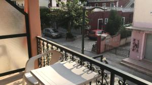 Balkón nebo terasa v ubytování Theo Apartments