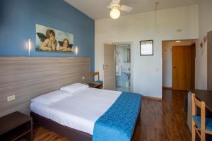 Postel nebo postele na pokoji v ubytování Hotel Lory My Wellness SPA