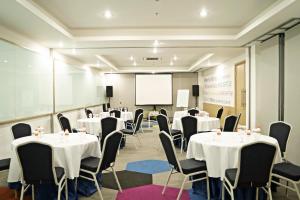 Gallery image of PALM PARK Hotel Surabaya in Surabaya