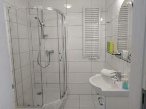 Kúpeľňa v ubytovaní Apartament z pięknym widokiem Polanica Ogrodowa Wille Parkowe + 18 fotografií