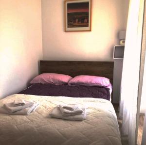 Un pat sau paturi într-o cameră la MONTE B. Exclusive Apartment