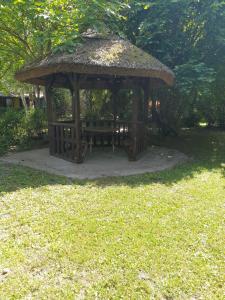 Vrt ispred objekta Rába Part Apartman