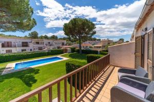 Bazén v ubytovaní Holiday Home Gardenia alebo v jeho blízkosti