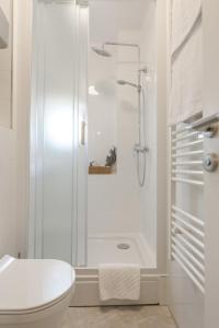 Koupelna v ubytování Enjoy Split, new apartment in the center with a private garden