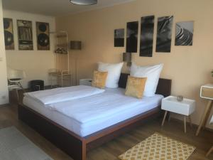 Postel nebo postele na pokoji v ubytování Hotel am Hafen