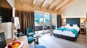 Postel nebo postele na pokoji v ubytování Wellness Hotel Gran Risa***S