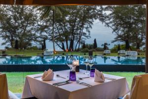 Bazén v ubytování SALA Phuket Mai Khao Beach Resort nebo v jeho okolí