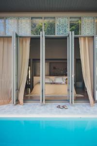 Bazén v ubytování SALA Phuket Mai Khao Beach Resort nebo v jeho okolí