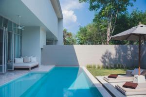 Bazén v ubytování SALA Phuket Mai Khao Beach Resort nebo v jeho okolí