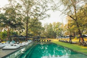 Bazén v ubytování SALA Phuket Mai Khao Beach Resort nebo v jeho okolí