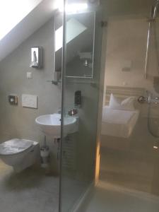 Koupelna v ubytování Hotel am Hafen