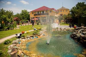 Bazén v ubytování Beauty Complex nebo v jeho okolí