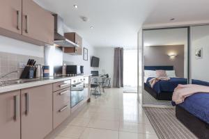 Cucina o angolo cottura di KSpace @ The Point