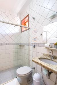 Ett badrum på Pousada Vivamar