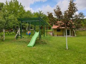 Sân chơi trẻ em tại Kula House Vrdnik