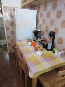 Kuchyň nebo kuchyňský kout v ubytování Pitini Sevasti house