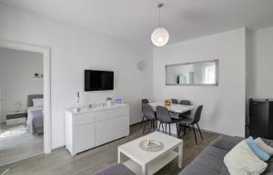 TV a/nebo společenská místnost v ubytování Apartman Luka