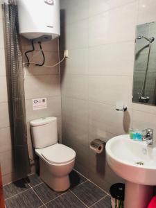 A bathroom at Hotel Crown