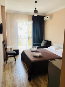 Voodi või voodid majutusasutuse Hotel Crown toas