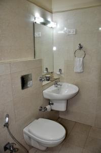 Koupelna v ubytování Hotel Atria, Kolhapur