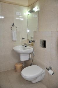 Koupelna v ubytování Hotel Atria, Kolhapur