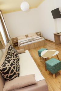 Letto o letti in una camera di Hotel Logavina 8 Garage Parking
