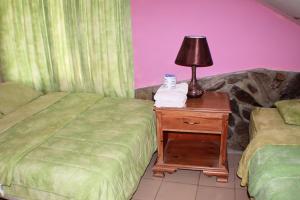 Cama ou camas em um quarto em Hostal Boquete