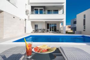 Bazén v ubytování Apartments & Rooms Pool Villas Maris nebo v jeho okolí