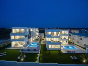 Bazén v ubytování Apartments & Rooms Pool Villas Maris nebo v jeho okolí