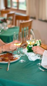 Restaurant o un lloc per menjar a Guardia dei Mori