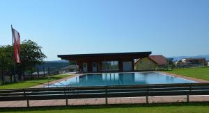 Bazén v ubytovaní Ferienhaus am Jakobsweg alebo v jeho blízkosti