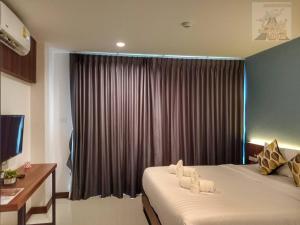 Louis' Runway View Hotel - SHA Extra Plus客房内的一张或多张床位