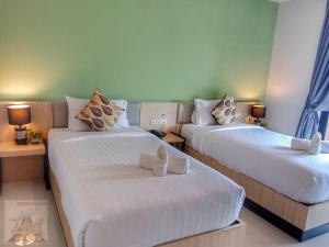 Louis' Runway View Hotel - SHA Extra Plus客房内的一张或多张床位