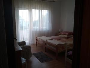 Posteľ alebo postele v izbe v ubytovaní Charlie Apartments