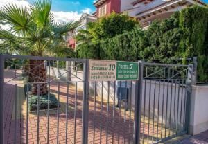 Ogród w obiekcie APARTAMENTO "CARMEN" Zeniamar