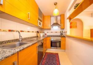 Kuchnia lub aneks kuchenny w obiekcie APARTAMENTO "CARMEN" Zeniamar