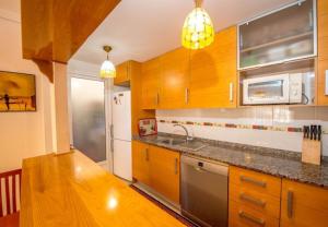 Kuchnia lub aneks kuchenny w obiekcie APARTAMENTO "CARMEN" Zeniamar