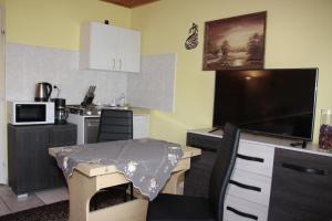 Kuchyňa alebo kuchynka v ubytovaní Fox Apartmanok