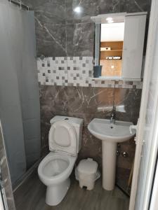 Een badkamer bij Michalos Apartments