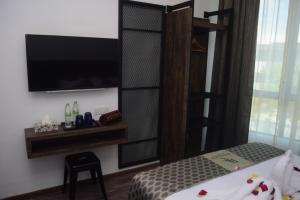 A television and/or entertainment centre at Rest And Comfort Boutique Hotel