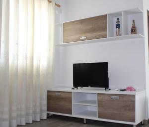 TV a/nebo společenská místnost v ubytování HC Hotel & Suites