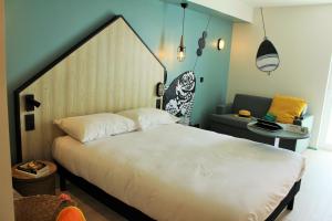 Postel nebo postele na pokoji v ubytování ibis Styles Arcachon Gujan Mestras