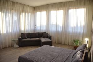 a living room with a couch and a bed at La Culla del Mugello in Scarperia